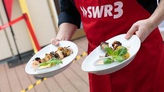 SWR3 Grillen mit Johann Lafer und Johannes Strate am 11. April 2021 (Foto: SWR3, Björn Pados) SWR3 Grillen mit Johann Lafer und Johannes Strate am 11. April 2021