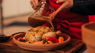 Zubereitung des Hauptgags beim großen SWR3 Grillen. (Foto: SWR3, Niko Neithardt) Zubereitung des Hauptgags beim großen SWR3 Grillen.