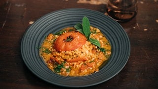 Gefüllte Tomaten mit Perl-Couscous und Bergkäse (Foto: SWR3) Gefüllte Tomaten mit Perl-Couscous und Bergkäse