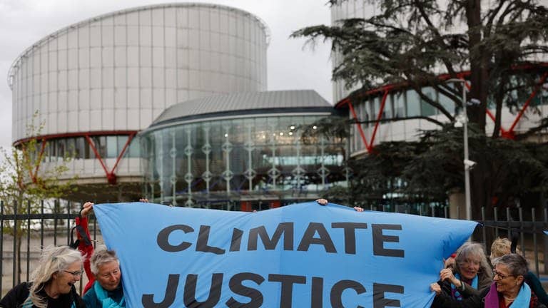 Klimaschutz als Menschenrecht (Foto: picture-alliance / Reportdienste, picture alliance/dpa/AP | Jean-Francois Badias)