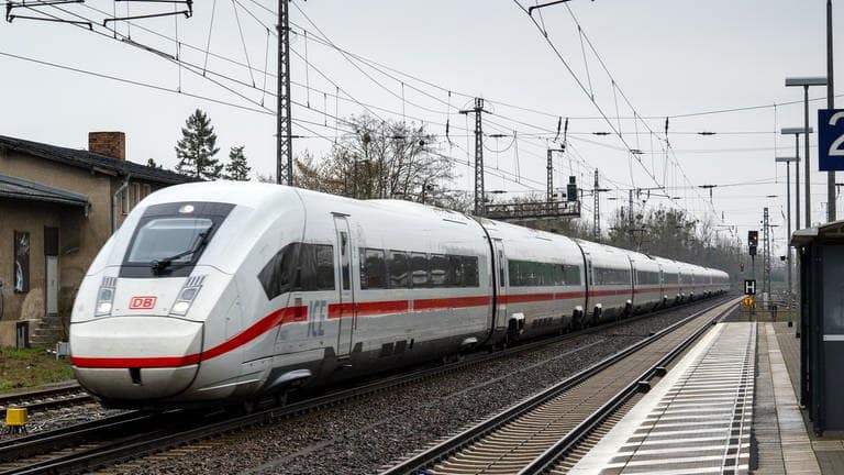 SWR3 Topthema Durchatmen: Bahn und Lokführer einigen sich auf einen neuen Tarifvertrag (Foto: picture-alliance / Reportdienste, dpa | Soeren Stache)