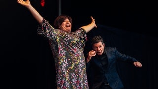 Wirby und Zeus auf der Bühne beim SWR3 Comedy Festival (Foto: SWR, SWR3/Adrian Walter) Wirby und Zeus auf der Bühne beim SWR3 Comedy Festival