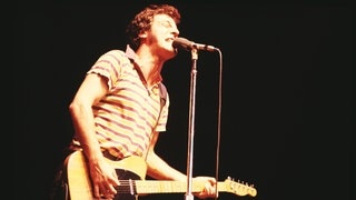 Bruce Springsteen bei einem Live-Konzert 1981 (Foto: picture-alliance / Reportdienste, Avalon/Retna | Michael Putland) Bruce Springsteen bei einem Live-Konzert 1981