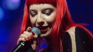 Sängerin Sophie And The Giants beim SWR3 New Pop Festival 2024 im Festspielhaus Baden-Baden. (Foto: SWR3, Adrian Walter) Sängerin Sophie And The Giants beim SWR3 New Pop Festival 2024 im Festspielhaus Baden-Baden.