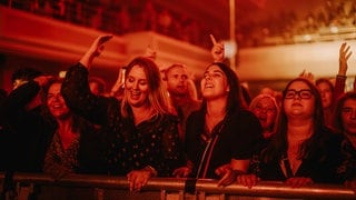 Alle Farben beim SWR3 New Pop Festival 2024. (Foto: SWR3, Ronny Zimmermann) Alle Farben beim SWR3 New Pop Festival 2024.